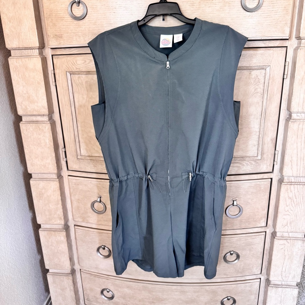 C&C California Charcoal Zip-Up Top